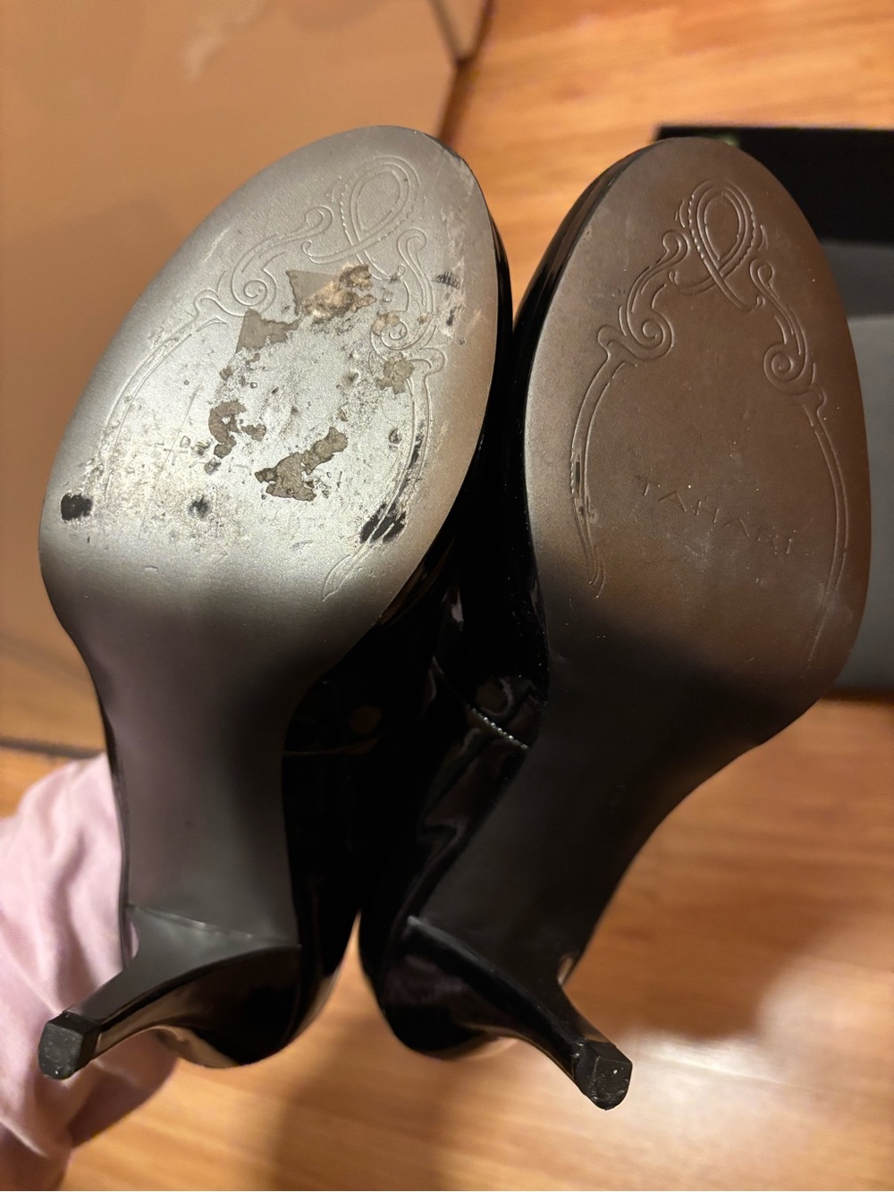 Tahari Black Collete Heels Patent Leather Size 6 - Picture 3 of 6